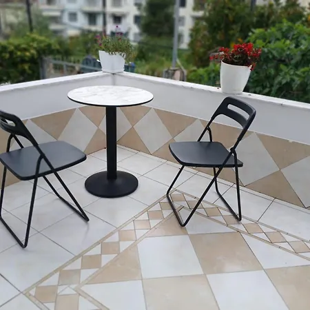 H&h * Sarandë